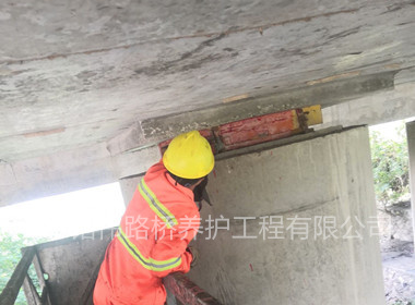 邵家湖桥支座除锈养护