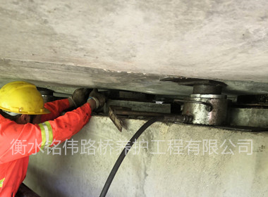 龙大高速支座调整