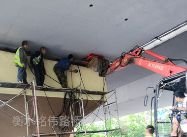 盆式橡胶支座更换